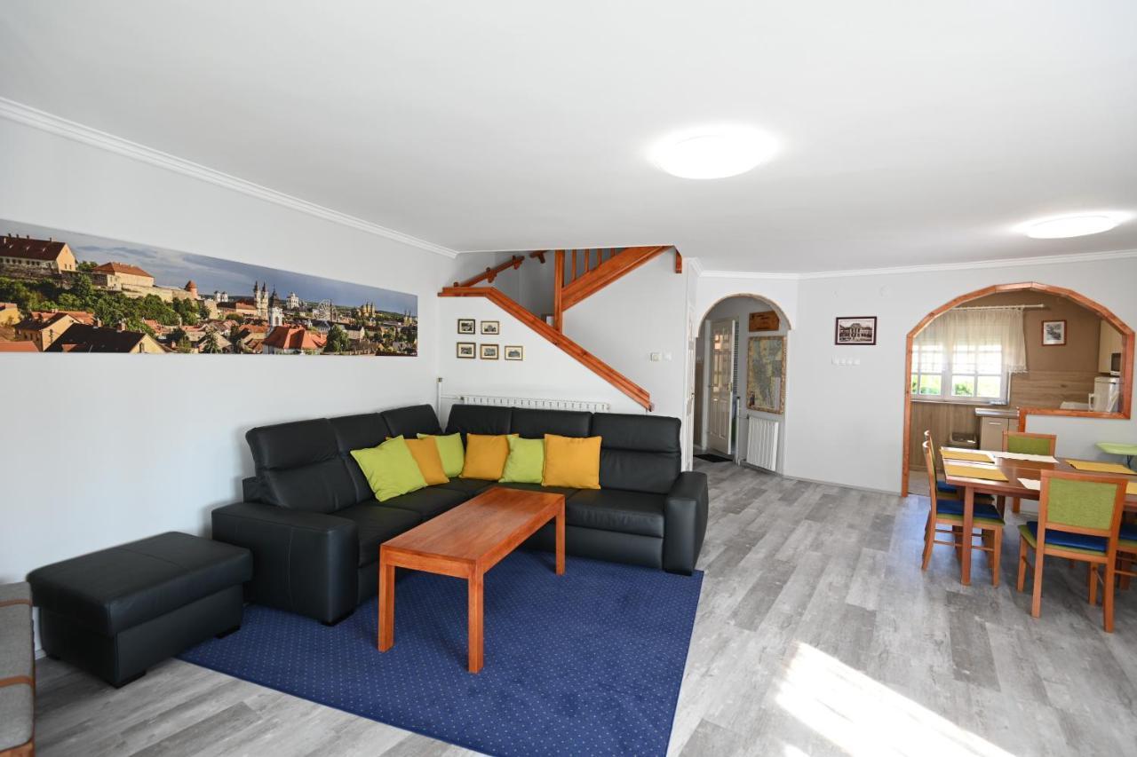 Borbarat Vendeghaz Villa Егер Екстериор снимка