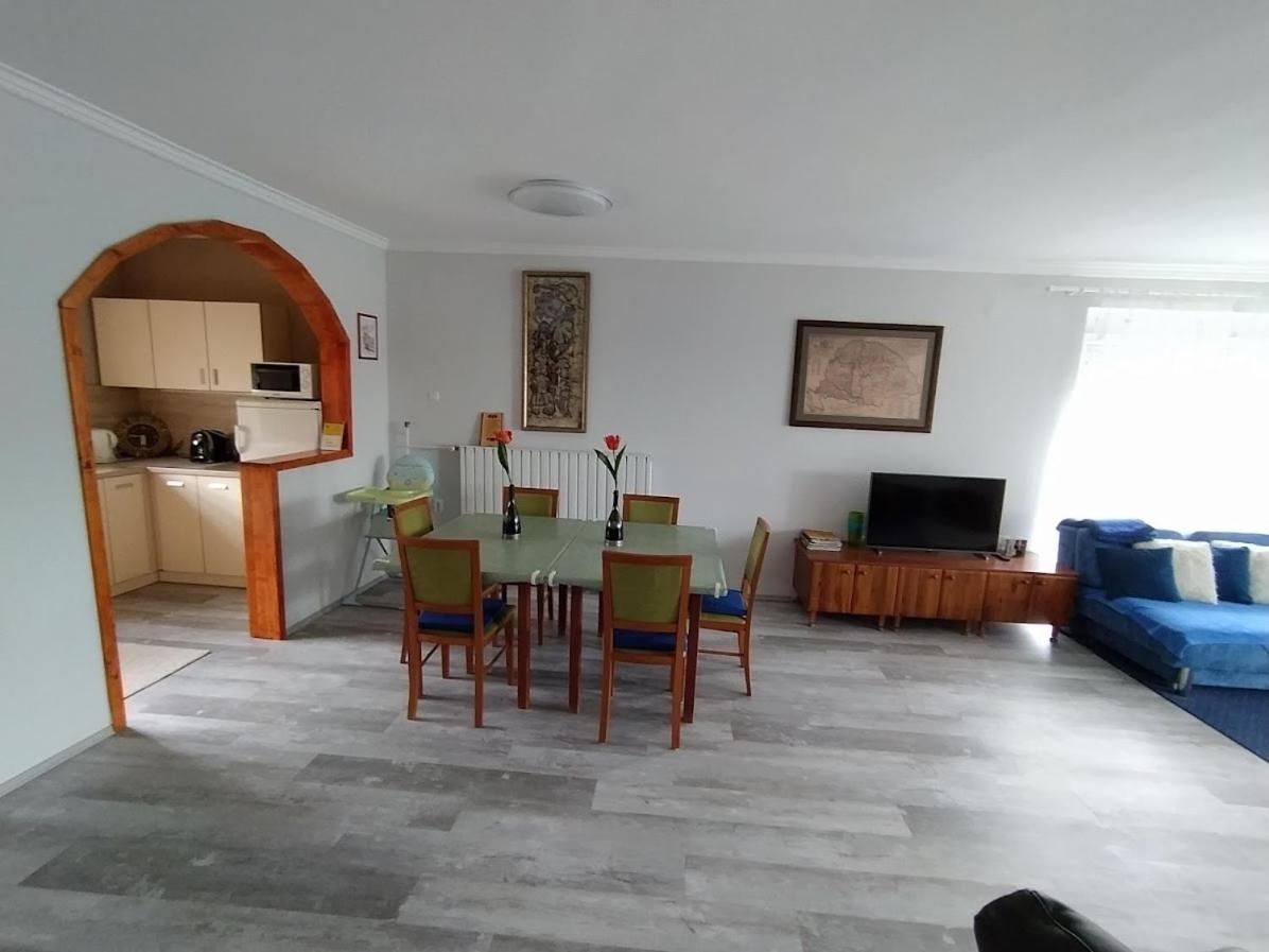 Borbarat Vendeghaz Villa Егер Екстериор снимка